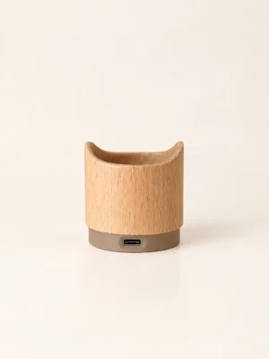 rechargeable-flameless-candle-beech-wood-type-c-magnetic-pod-1 Side view of a beech wood magnetic pod with a Type-C charging port and a built-in backup battery, offering 6-hour and 24-hour total extended runtime options.